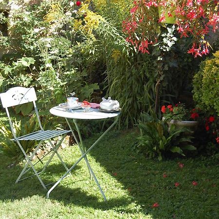Bed and Breakfast Jardins Secrets Ангулем Экстерьер фото